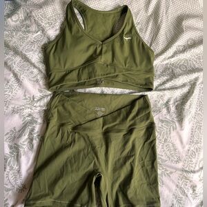 The Iwa Company workout set